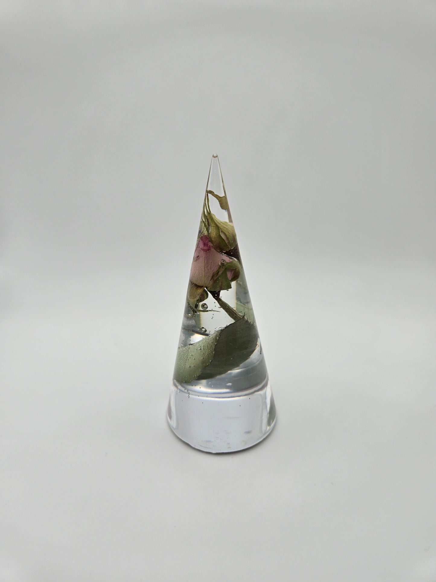 Spray Rose Bud Cone Ring Holder