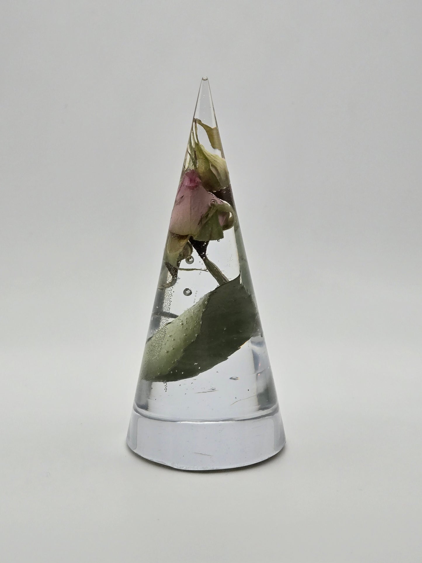 Spray Rose Bud Cone Ring Holder